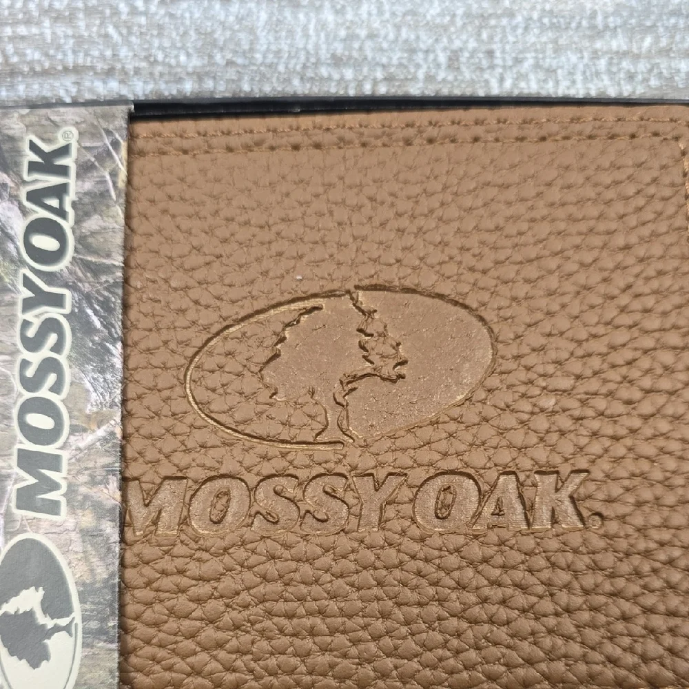 Mossy Oak Brown Bi‑Fold Wallet – Pebble Leather‑Like Texture